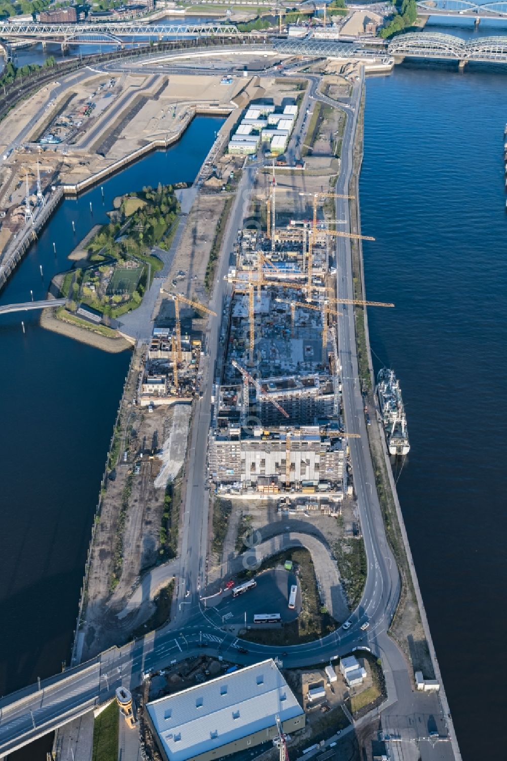 Hamburg from above - Construction site to build a new multi-family residential complex Baakenhafen on Baakenallee in Hamburg, Germany