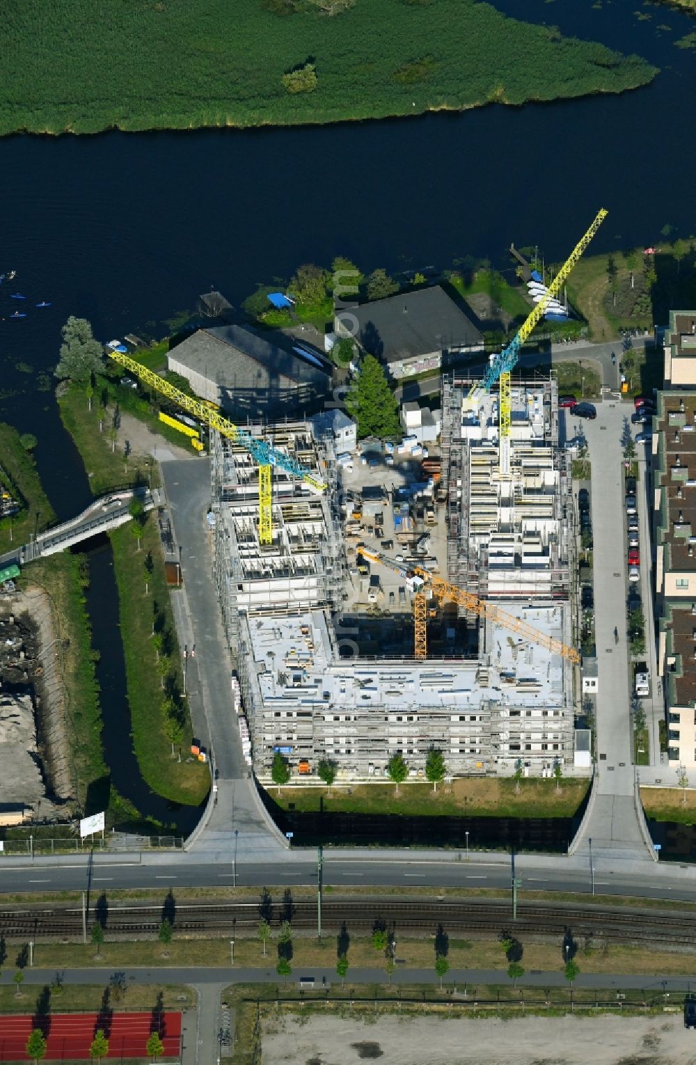 Rostock from the bird's eye view: Construction site to build a new multi-family residential complex of Baugenossenschaft Neptun e.G. Am Haargraben - Beim Holzlager in Rostock in the state Mecklenburg - Western Pomerania, Germany