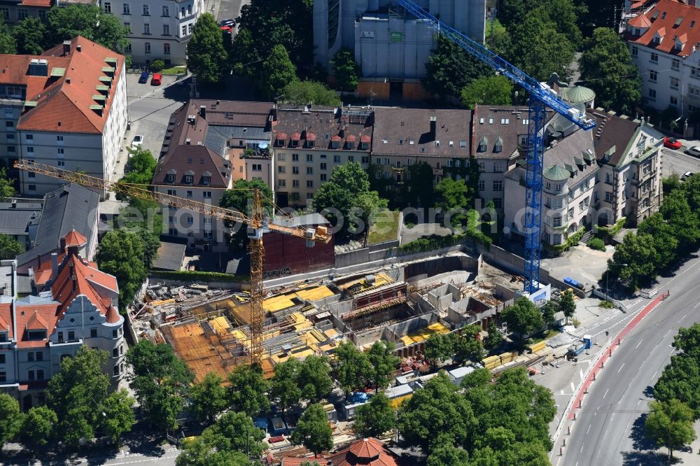 Aerial photograph München - Construction site to build a new multi-family residential complex BAVARIA PALAIS of CONCEPT BAU GmbH on Bavariaring in the district Ludwigsvorstadt-Isarvorstadt in Munich in the state Bavaria, Germany