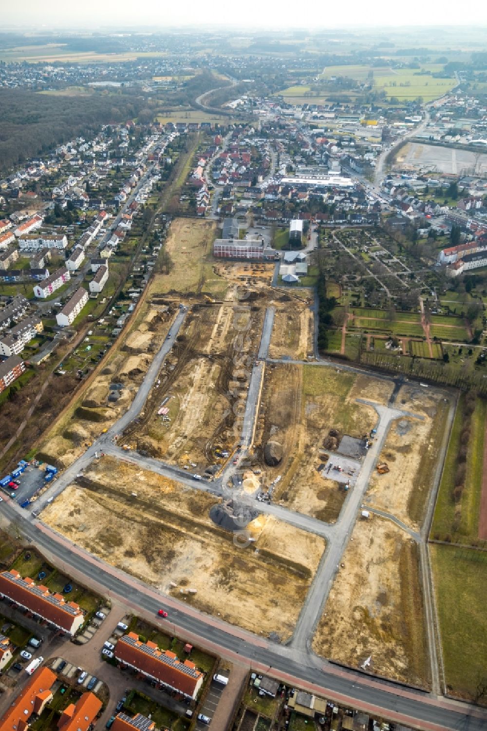 Hamm from above - Construction site to build a new multi-family residential complex on Beisenkamp in the district Hamm-Sueden in Hamm in the state North Rhine-Westphalia, Germany. former Cromwell Barracks Hamm