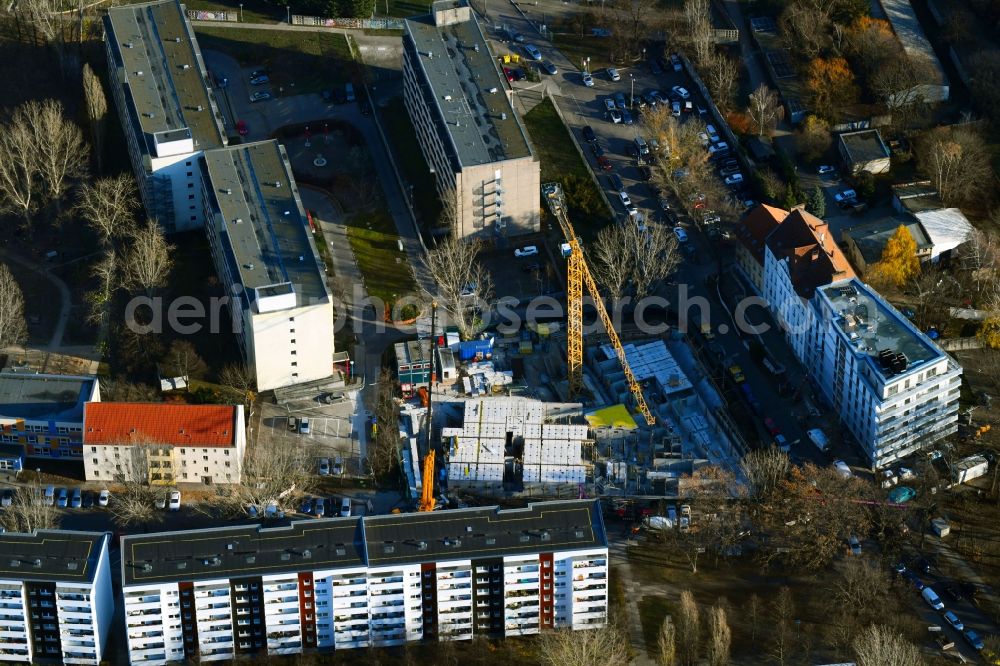 Berlin from the bird's eye view: Construction site to build a new multi-family residential complex of Belle Epoque Gesellschaft fuer behutsame Stadterneuerung mbH on Alfred-Kowalke-Strasse - Charlottenstrasse in Berlin, Germany