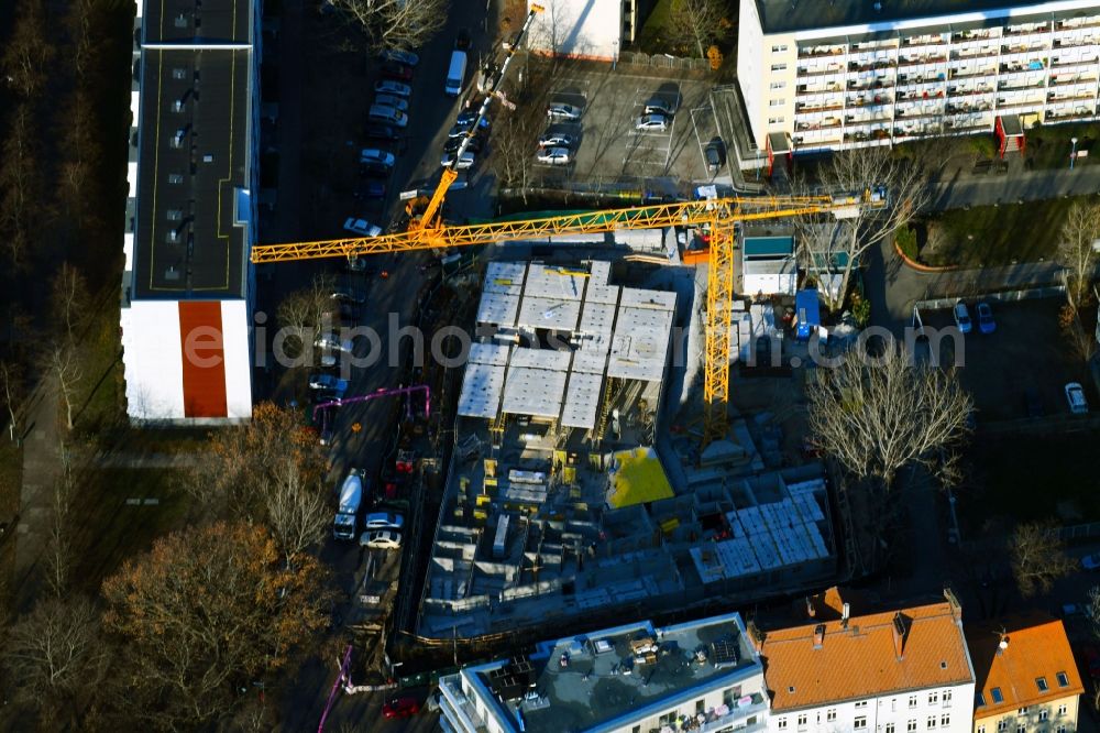 Berlin from above - Construction site to build a new multi-family residential complex of Belle Epoque Gesellschaft fuer behutsame Stadterneuerung mbH on Alfred-Kowalke-Strasse - Charlottenstrasse in Berlin, Germany