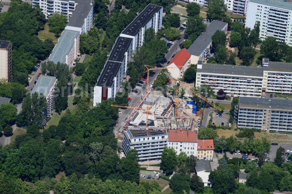 Aerial photograph Berlin - Construction site to build a new multi-family residential complex of Belle Epoque Gesellschaft fuer behutsame Stadterneuerung mbH on Alfred-Kowalke-Strasse - Charlottenstrasse in Berlin, Germany