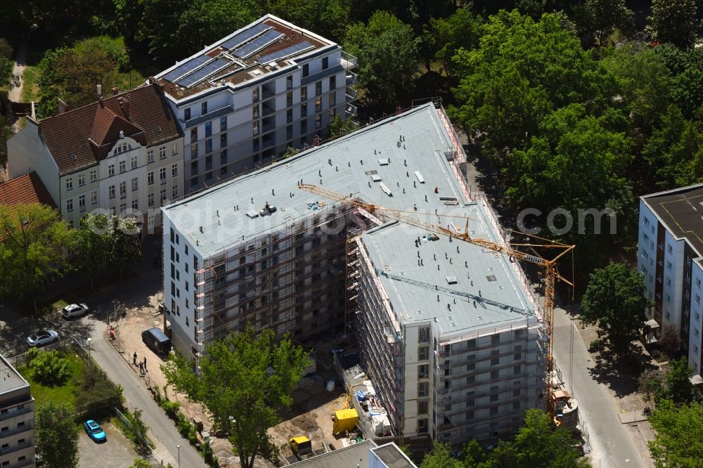 Aerial photograph Berlin - Construction site to build a new multi-family residential complex of Belle Epoque Gesellschaft fuer behutsame Stadterneuerung mbH on Alfred-Kowalke-Strasse - Charlottenstrasse in Berlin, Germany