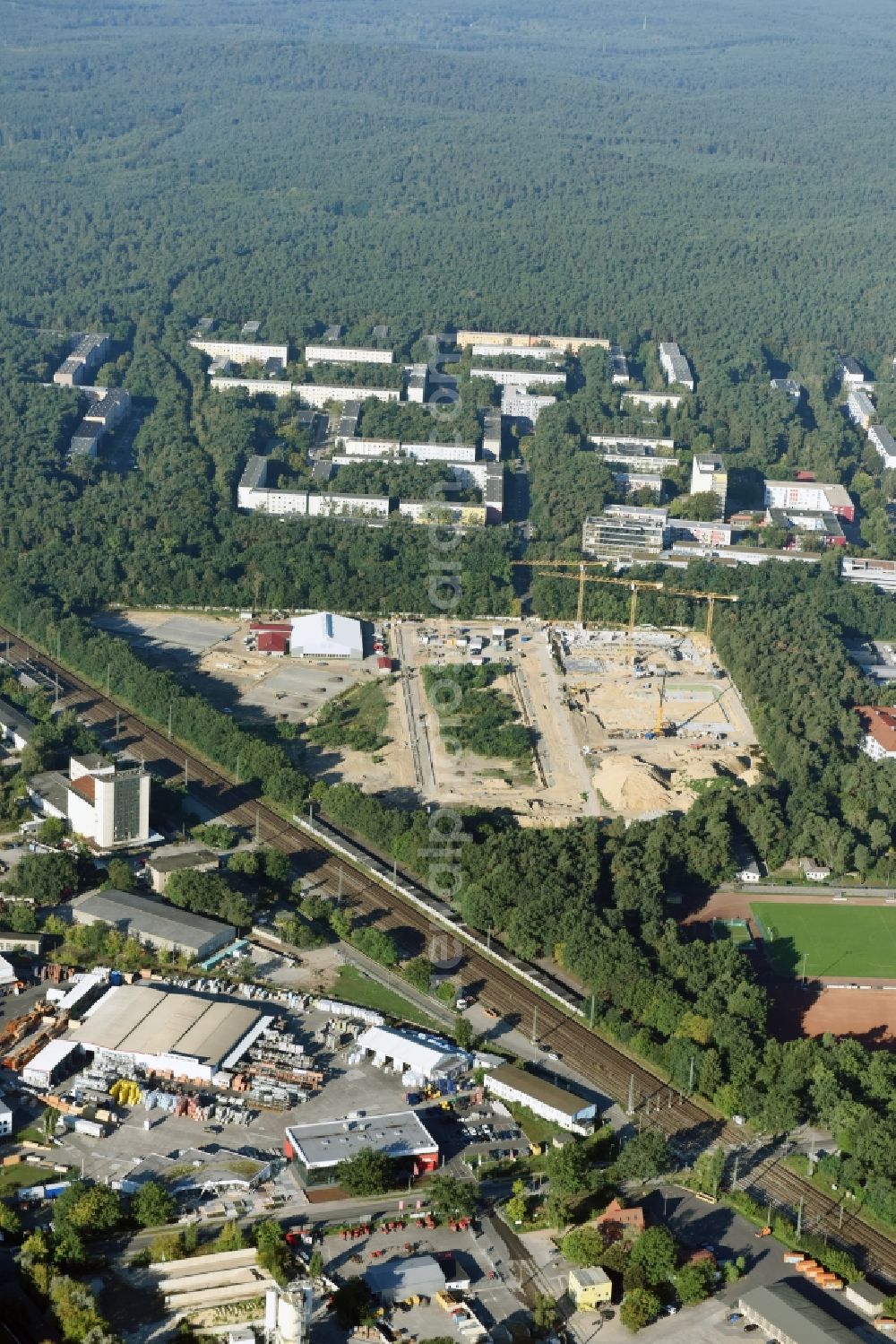 Potsdam from the bird's eye view: Construction site to build a new multi-family residential complex at Heinrich-Mann-Avenue in the district Waldstadt I in Potsdam in the state Brandenburg. Involved company is Heinrich-Mann-Allee 95 Grundstuecksgesellschaft mbH