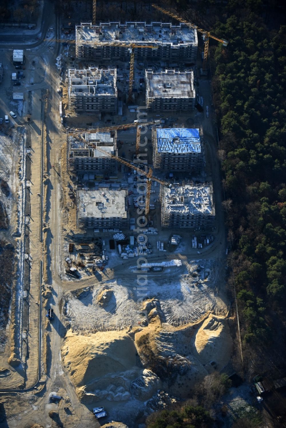 Potsdam from the bird's eye view: Construction site to build a new multi-family residential complex at Heinrich-Mann-Avenue in the district Waldstadt I in Potsdam in the state Brandenburg. Involved company is Heinrich-Mann-Allee 95 Grundstuecksgesellschaft mbH