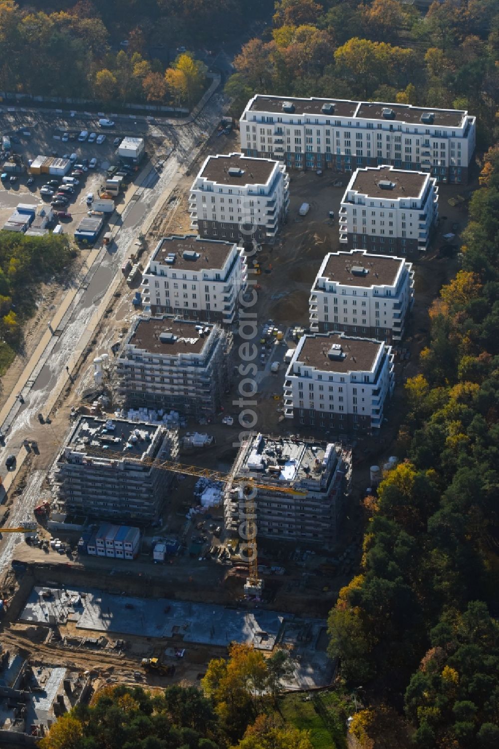 Potsdam from the bird's eye view: Construction site to build a new multi-family residential complex at Heinrich-Mann-Avenue in the district Waldstadt I in Potsdam in the state Brandenburg. Involved company is Heinrich-Mann-Allee 95 Grundstuecksgesellschaft mbH