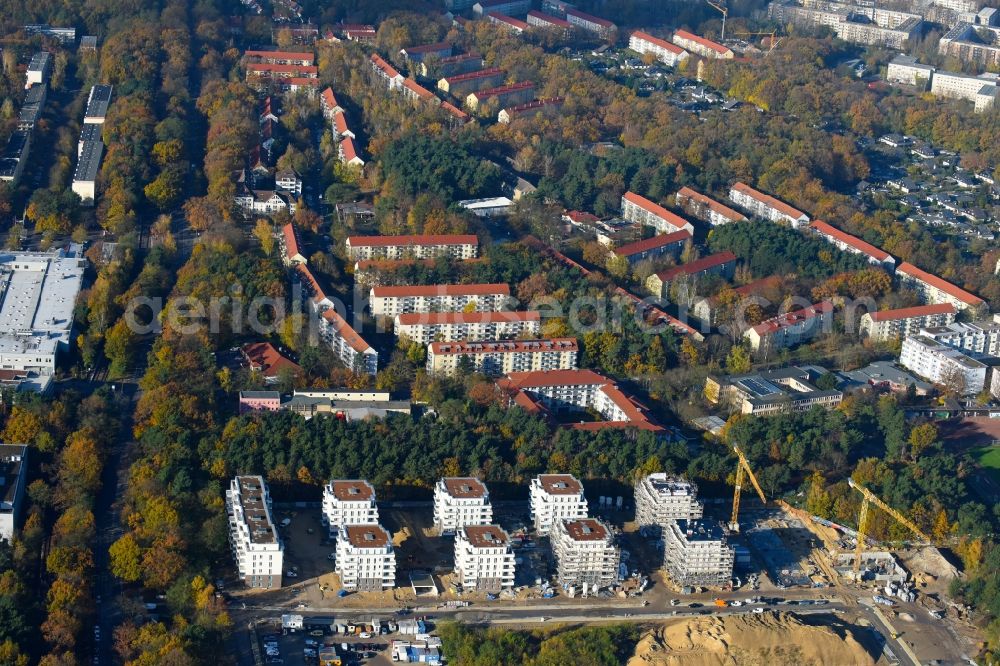 Potsdam from the bird's eye view: Construction site to build a new multi-family residential complex at Heinrich-Mann-Avenue in the district Waldstadt I in Potsdam in the state Brandenburg. Involved company is Heinrich-Mann-Allee 95 Grundstuecksgesellschaft mbH