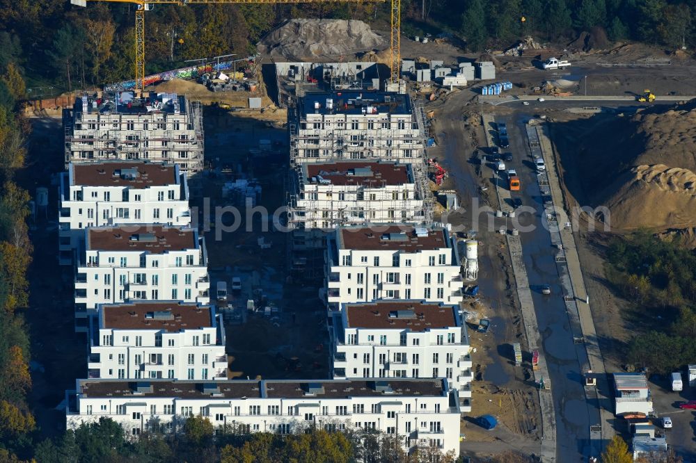 Potsdam from the bird's eye view: Construction site to build a new multi-family residential complex at Heinrich-Mann-Avenue in the district Waldstadt I in Potsdam in the state Brandenburg. Involved company is Heinrich-Mann-Allee 95 Grundstuecksgesellschaft mbH