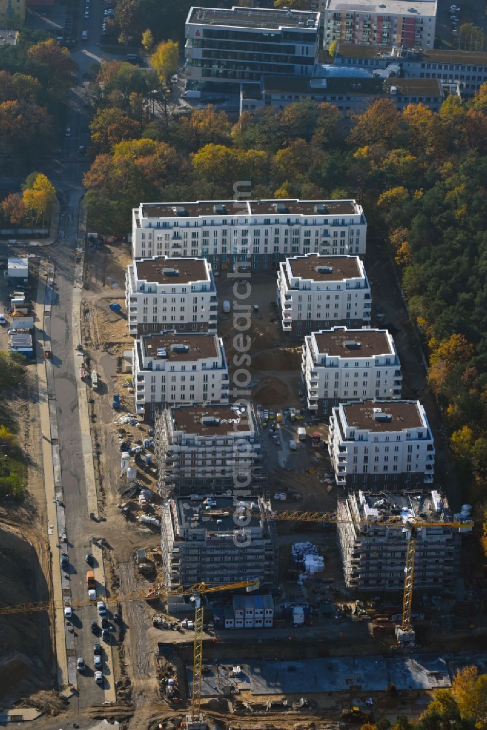 Potsdam from the bird's eye view: Construction site to build a new multi-family residential complex at Heinrich-Mann-Avenue in the district Waldstadt I in Potsdam in the state Brandenburg. Involved company is Heinrich-Mann-Allee 95 Grundstuecksgesellschaft mbH