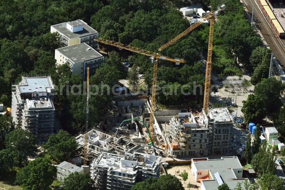 Aerial image Berlin - Construction site to build a new multi-family residential complex Am Carlsgarten of Helma Wohnungsbau GmbH designed by architects Blumers by Zechbau GmbH in Berlin