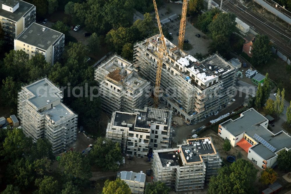 Aerial photograph Berlin - Construction site to build a new multi-family residential complex Am Carlsgarten of Helma Wohnungsbau GmbH designed by architects Blumers by Zechbau GmbH in Berlin