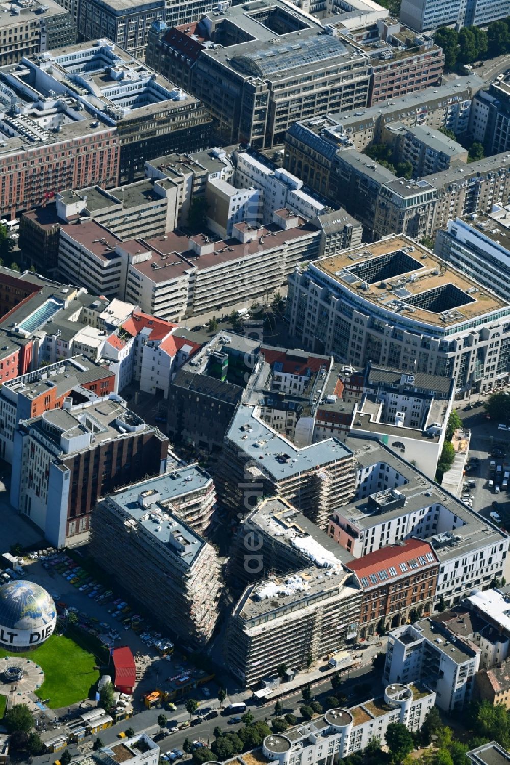 Aerial photograph Berlin - Construction site to build a new multi-family residential complex Charlie Livin of Trockland Management GmbH along the Zimmerstrasse and Mauerstrasse in the district Mitte in Berlin, Germany