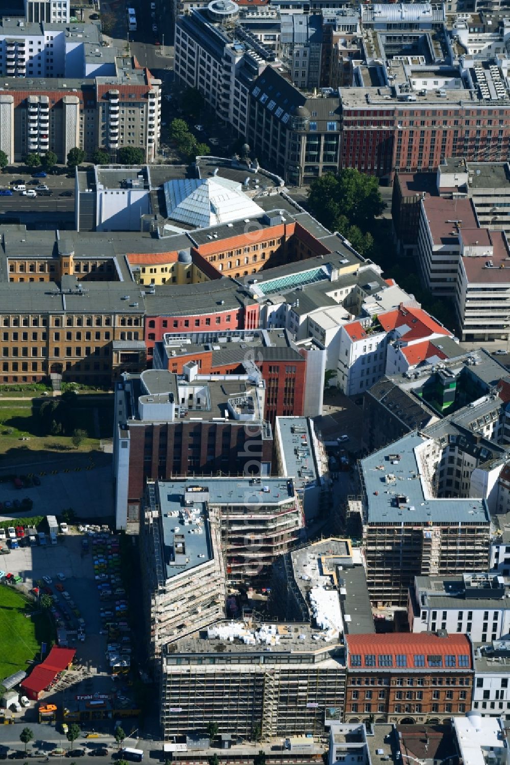 Berlin from the bird's eye view: Construction site to build a new multi-family residential complex Charlie Livin of Trockland Management GmbH along the Zimmerstrasse and Mauerstrasse in the district Mitte in Berlin, Germany