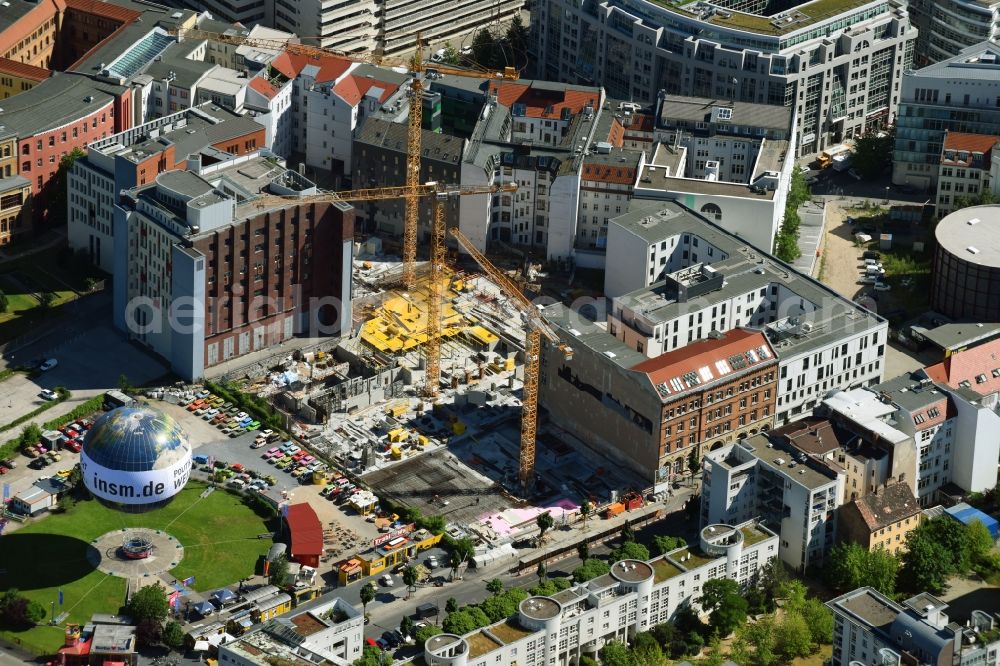 Aerial photograph Berlin - Construction site to build a new multi-family residential complex Charlie Livin of Trockland Management GmbH along the Zimmerstrasse and Mauerstrasse in the district Mitte in Berlin, Germany