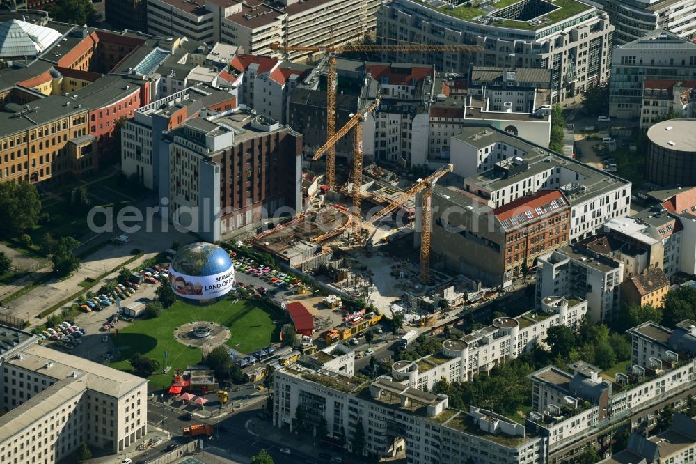 Berlin from the bird's eye view: Construction site to build a new multi-family residential complex Charlie Livin of Trockland Management GmbH along the Zimmerstrasse and Mauerstrasse in the district Mitte in Berlin, Germany