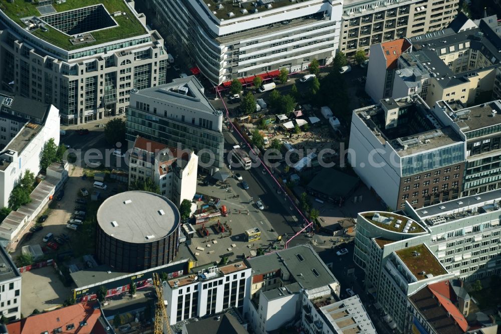 Aerial photograph Berlin - Construction site to build a new multi-family residential complex Charlie Livin of Trockland Management GmbH along the Zimmerstrasse and Mauerstrasse in the district Mitte in Berlin, Germany