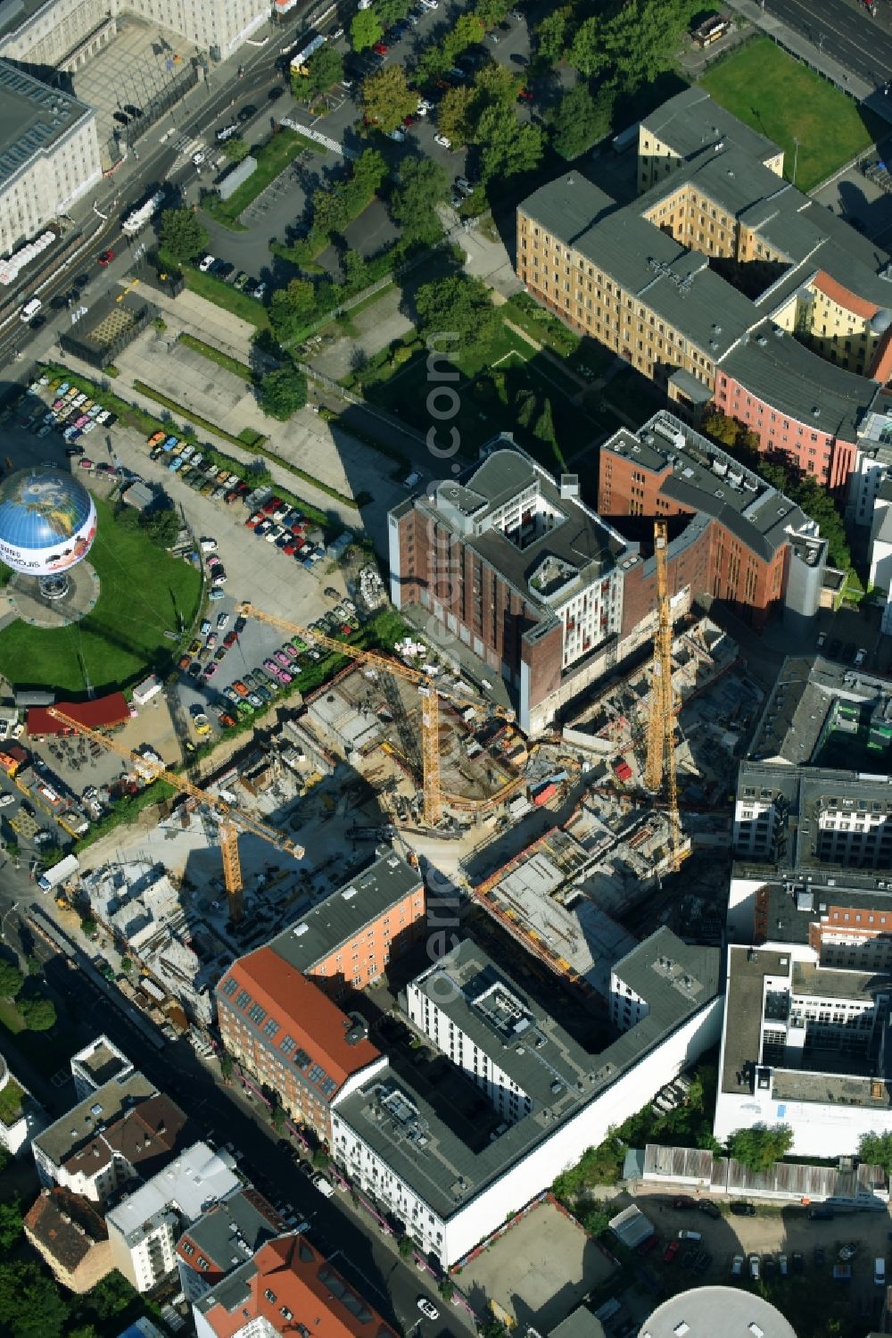 Aerial photograph Berlin - Construction site to build a new multi-family residential complex Charlie Livin of Trockland Management GmbH along the Zimmerstrasse and Mauerstrasse in the district Mitte in Berlin, Germany