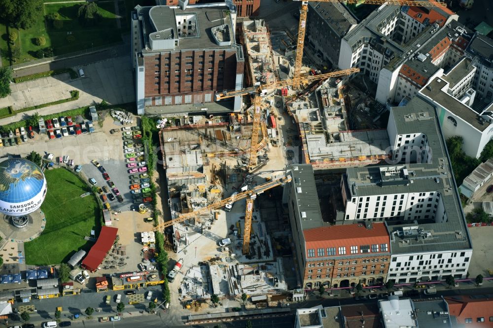 Aerial photograph Berlin - Construction site to build a new multi-family residential complex Charlie Livin of Trockland Management GmbH along the Zimmerstrasse and Mauerstrasse in the district Mitte in Berlin, Germany