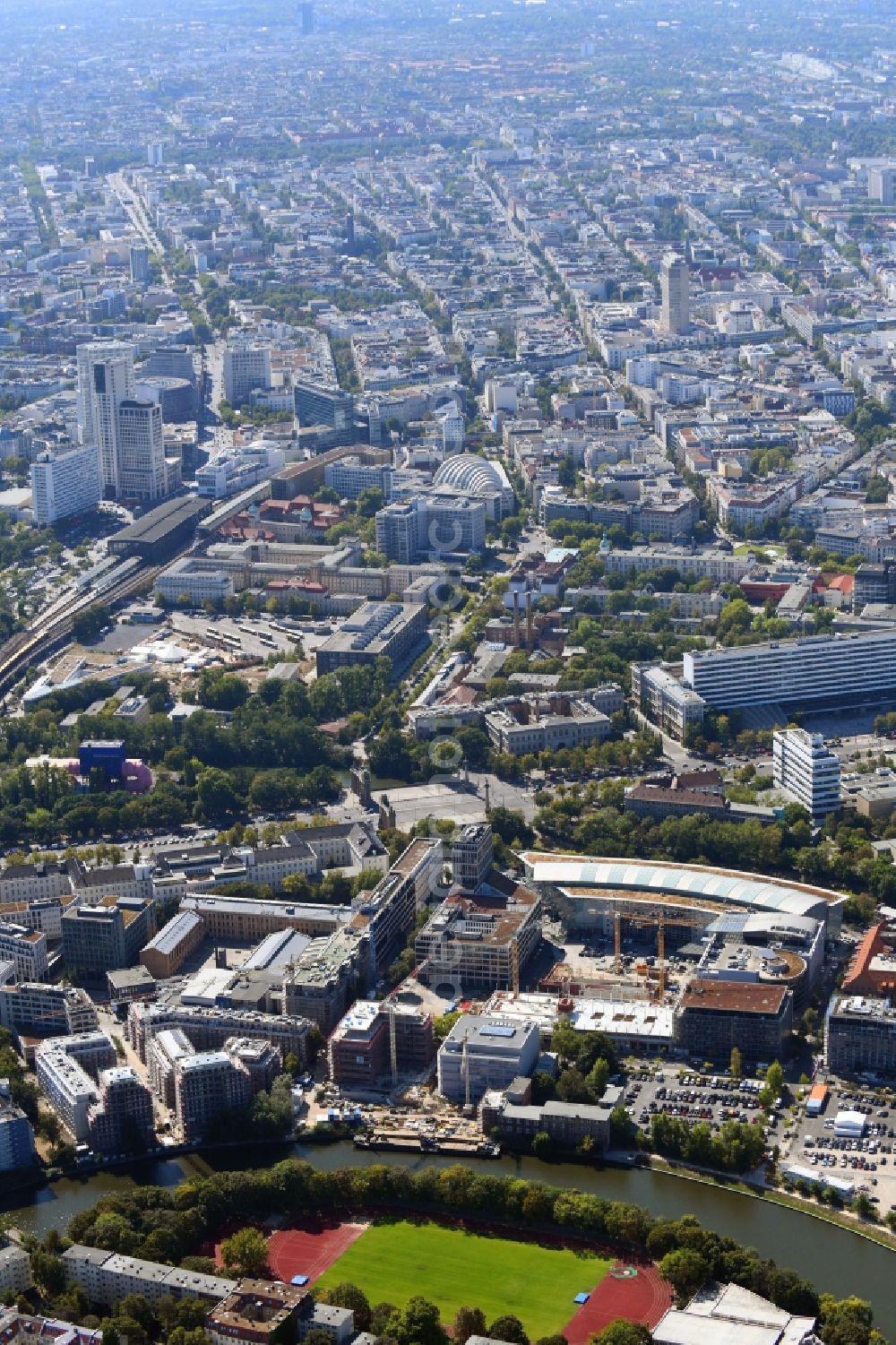 Berlin from the bird's eye view: Construction site to build a new multi-family residential complex No.1 Charlottenburg on Wegelystrasse zum Spree- Ufer in the district Charlottenburg in Berlin, Germany