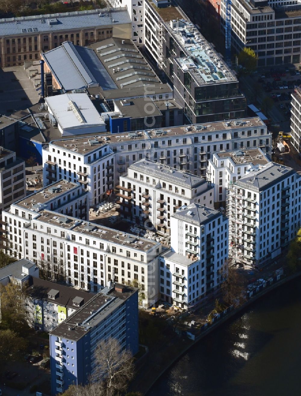 Berlin from the bird's eye view: Construction site to build a new multi-family residential complex No.1 Charlottenburg on Wegelystrasse zum Spree- Ufer in the district Charlottenburg in Berlin, Germany