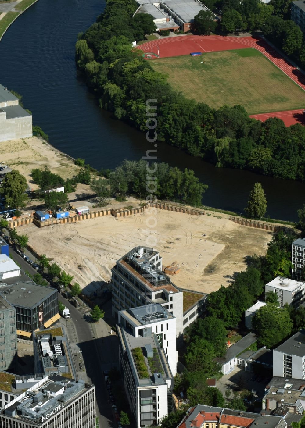 Berlin from the bird's eye view: Construction site to build a new multi-family residential complex No.1 Charlottenburg on Wegelystrasse zum Spree- Ufer in the district Charlottenburg-Wilmersdorf in Berlin, Germany