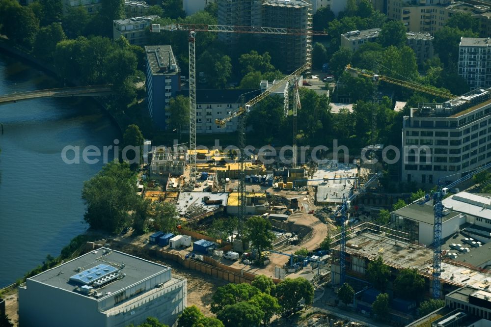 Berlin from the bird's eye view: Construction site to build a new multi-family residential complex No.1 Charlottenburg on Wegelystrasse zum Spree- Ufer in the district Charlottenburg-Wilmersdorf in Berlin, Germany