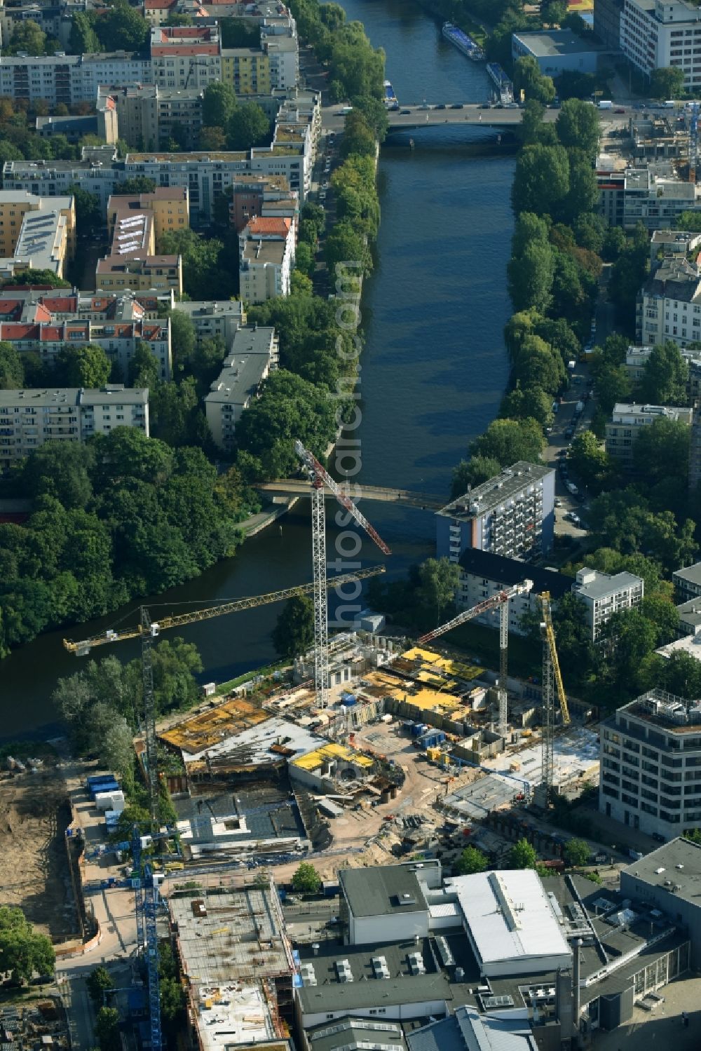 Berlin from the bird's eye view: Construction site to build a new multi-family residential complex No.1 Charlottenburg on Wegelystrasse zum Spree- Ufer in the district Charlottenburg-Wilmersdorf in Berlin, Germany