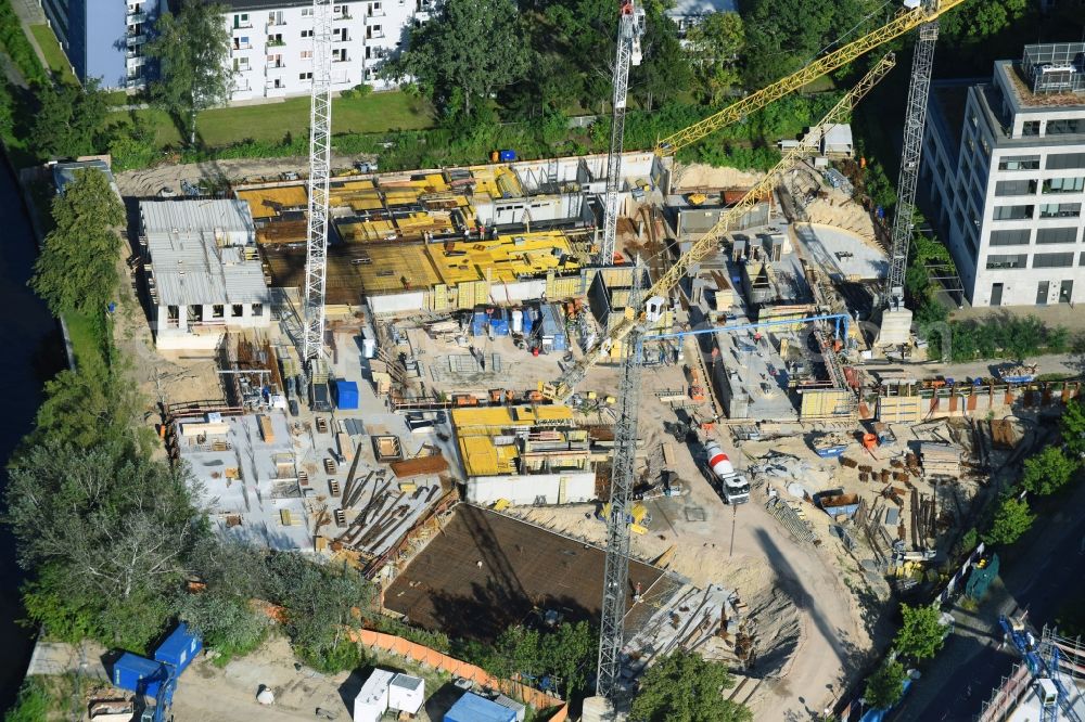 Berlin from the bird's eye view: Construction site to build a new multi-family residential complex No.1 Charlottenburg on Wegelystrasse zum Spree- Ufer in the district Charlottenburg-Wilmersdorf in Berlin, Germany