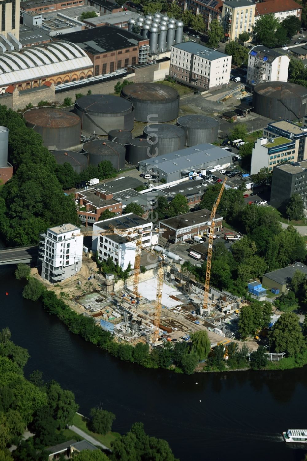 Aerial image Berlin - Construction site to build a new multi-family residential complex Darwinstrasse - Goslarer Ufer - Am Spreebord in Berlin