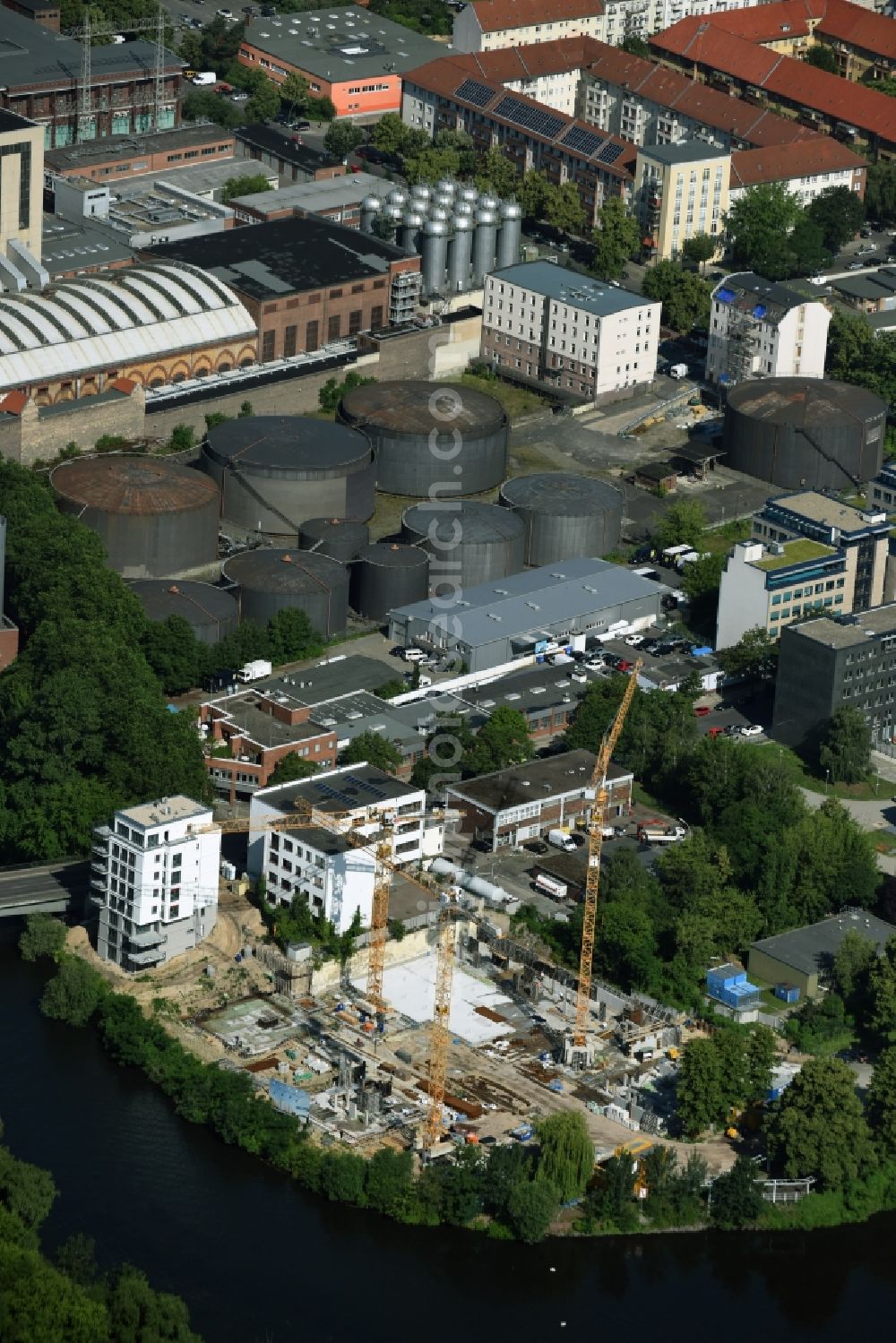 Aerial photograph Berlin - Construction site to build a new multi-family residential complex Darwinstrasse - Goslarer Ufer - Am Spreebord in Berlin