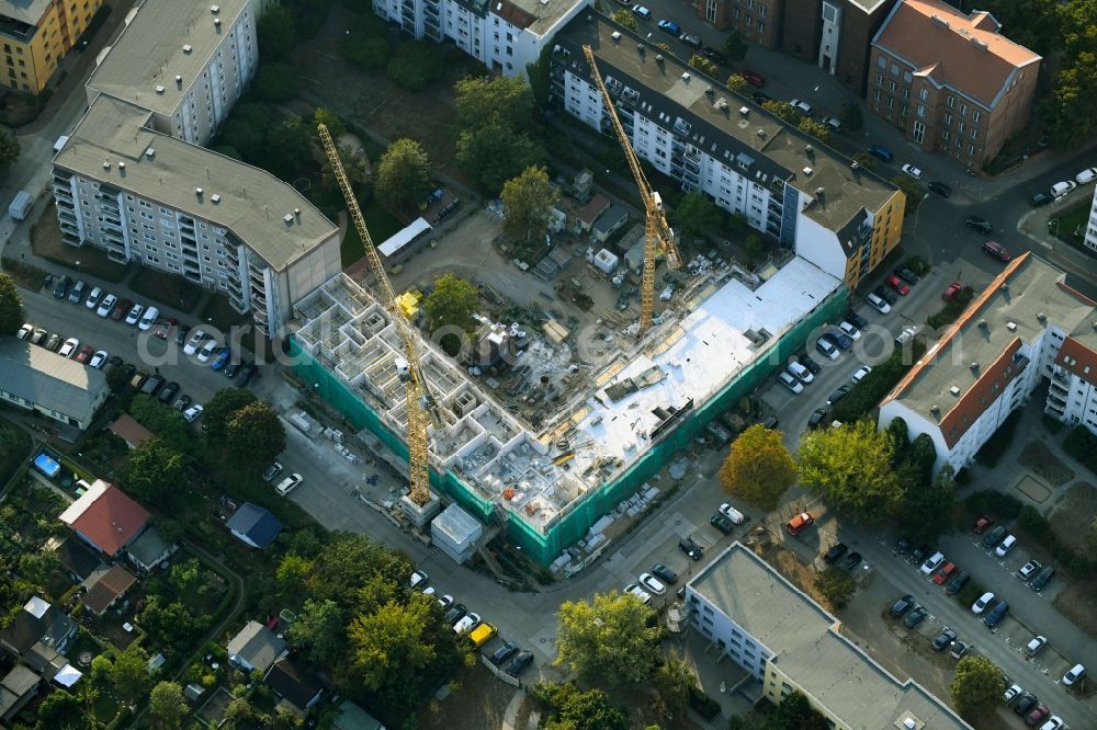 Berlin from the bird's eye view: Construction site to build a new multi-family residential complex of degewo AG on Mahlower Strasse in the district Koepenick in Berlin, Germany