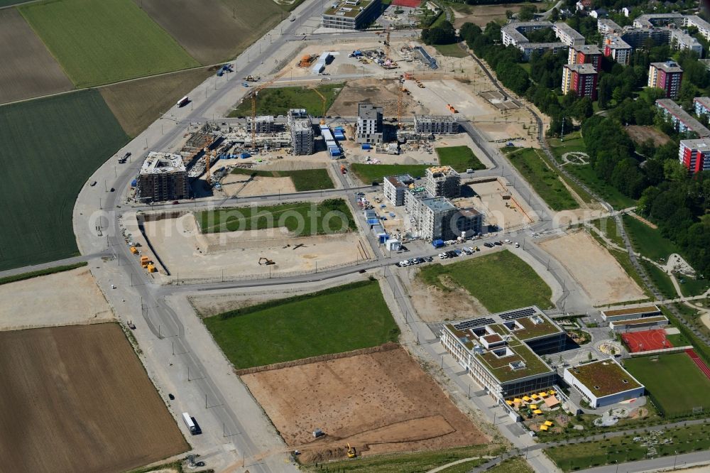 Aerial photograph München - Construction site to build a new multi-family residential complex of DEMOS Wohnbau GmbH on Wiesentfelser Strasse in the district Aubing-Lochhausen-Langwied in Munich in the state Bavaria, Germany