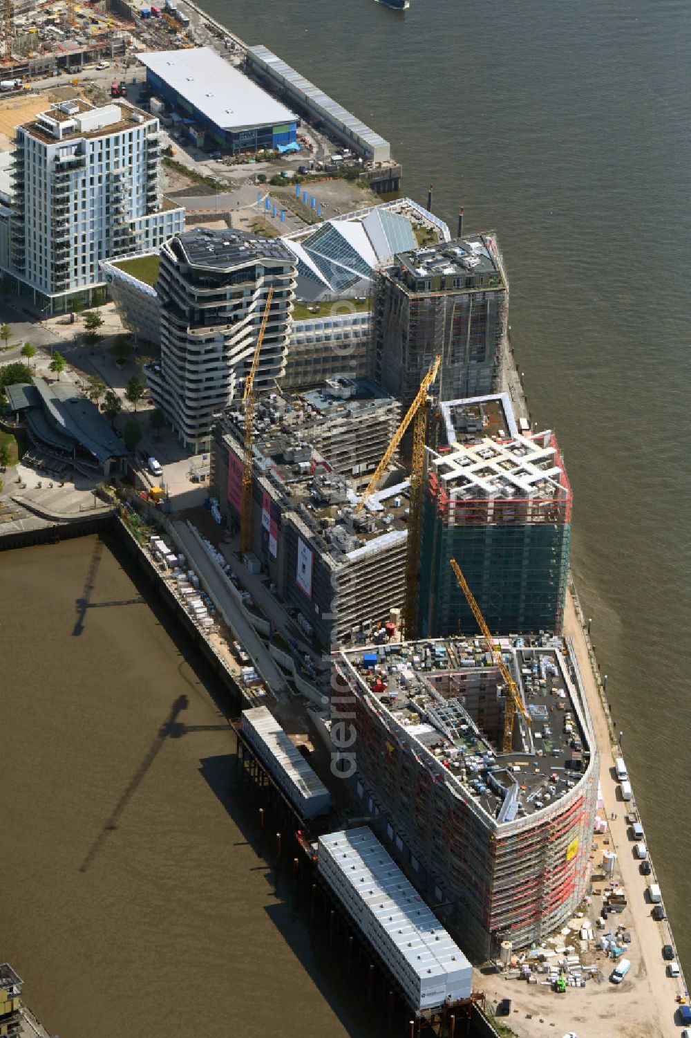 Aerial photograph Hamburg - Construction site to build a new multi-family residential complex of DC DEVELOPMENTS GMBH & CO. KG on Strandkai in the district HafenCity in Hamburg, Germany