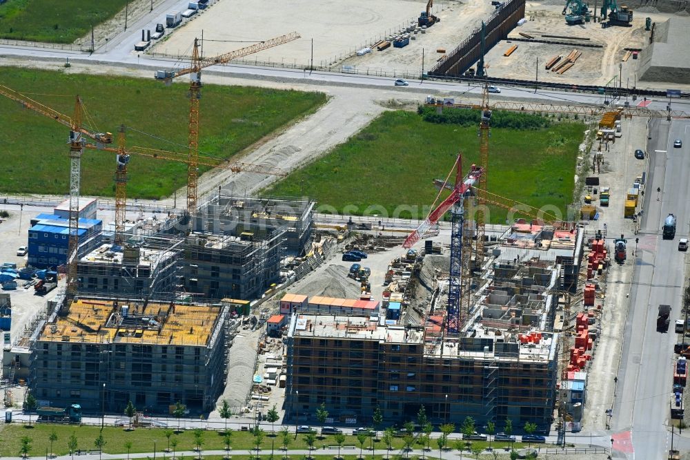 München from the bird's eye view: Construction site to build a new multi-family residential complex on Ellis-Kaut-Strasse - Golo-Mann-Weg - Albert-Camus-Strasse in the district Freiham in Munich in the state Bavaria, Germany