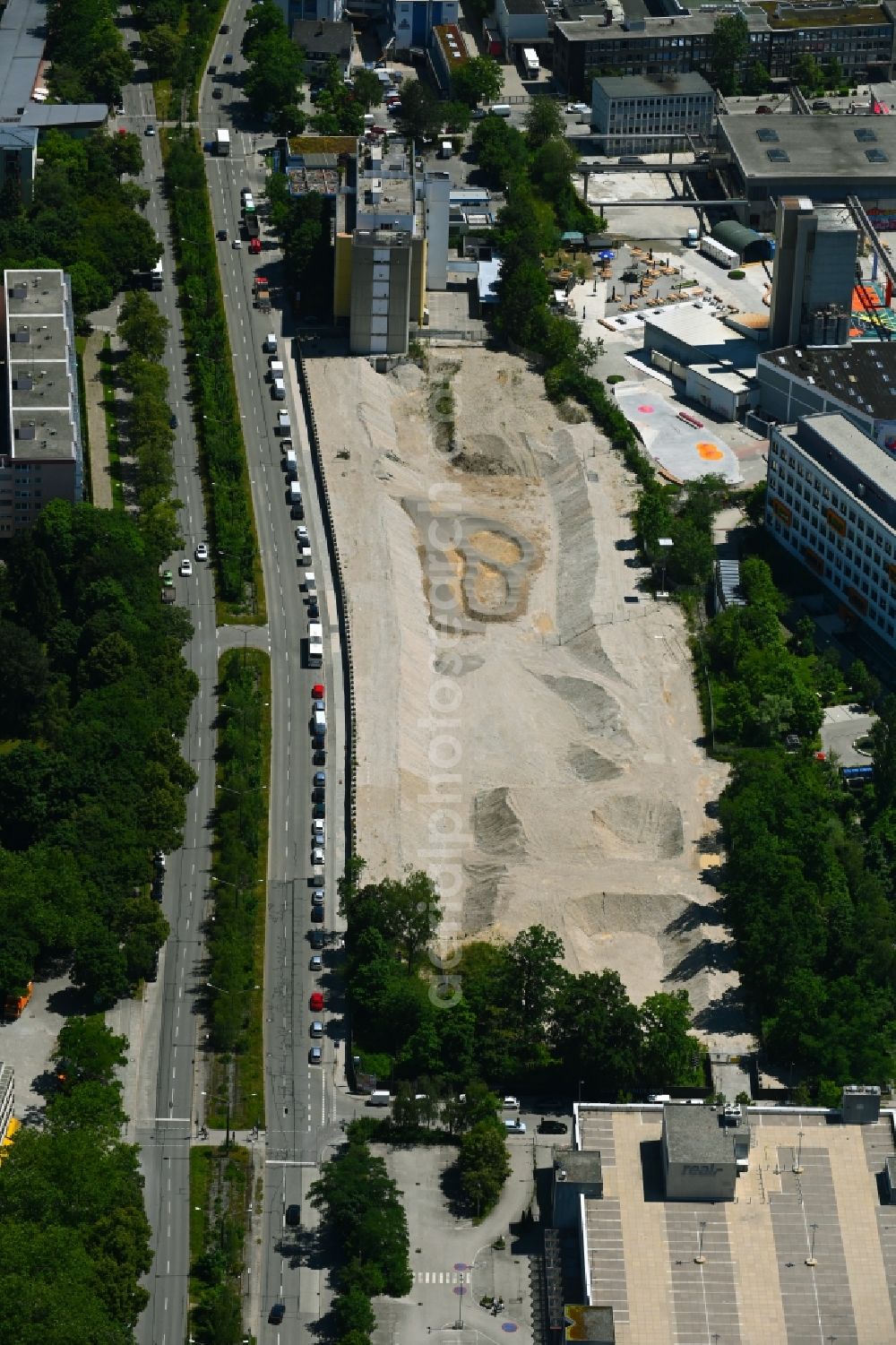 Aerial image München - Construction site to build a new multi-family residential complex along the Boschetsrieder Strasse in the district Obersendling in Munich in the state Bavaria, Germany