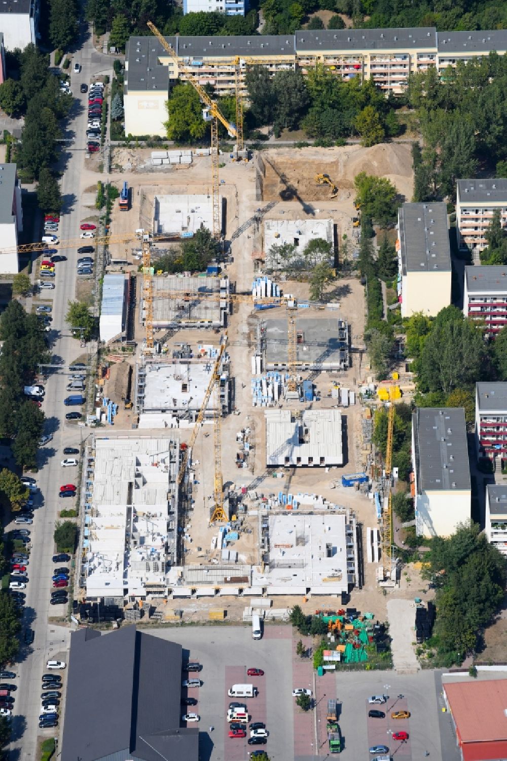 Berlin from the bird's eye view: Construction site to build a new multi-family residential complex along the Tangermuender Strasse in the district Hellersdorf in Berlin, Germany