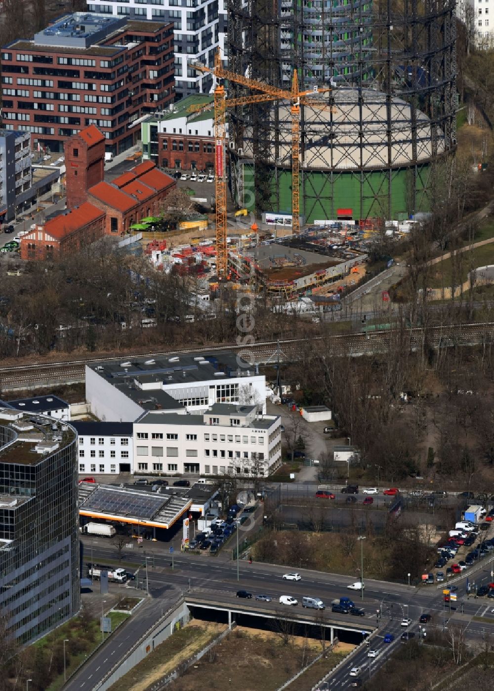 Berlin from the bird's eye view: Construction site to build a new multi-family residential complex of EUREF AG on EUREF-Campus in the district Bezirk Tempelhof-Schoeneberg in Berlin