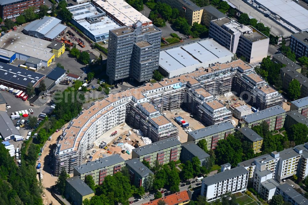 Berlin from the bird's eye view: Construction site to build a new multi-family residential complex Eythstrasse corner Bessemerstrasse in the district Schoeneberg in Berlin, Germany