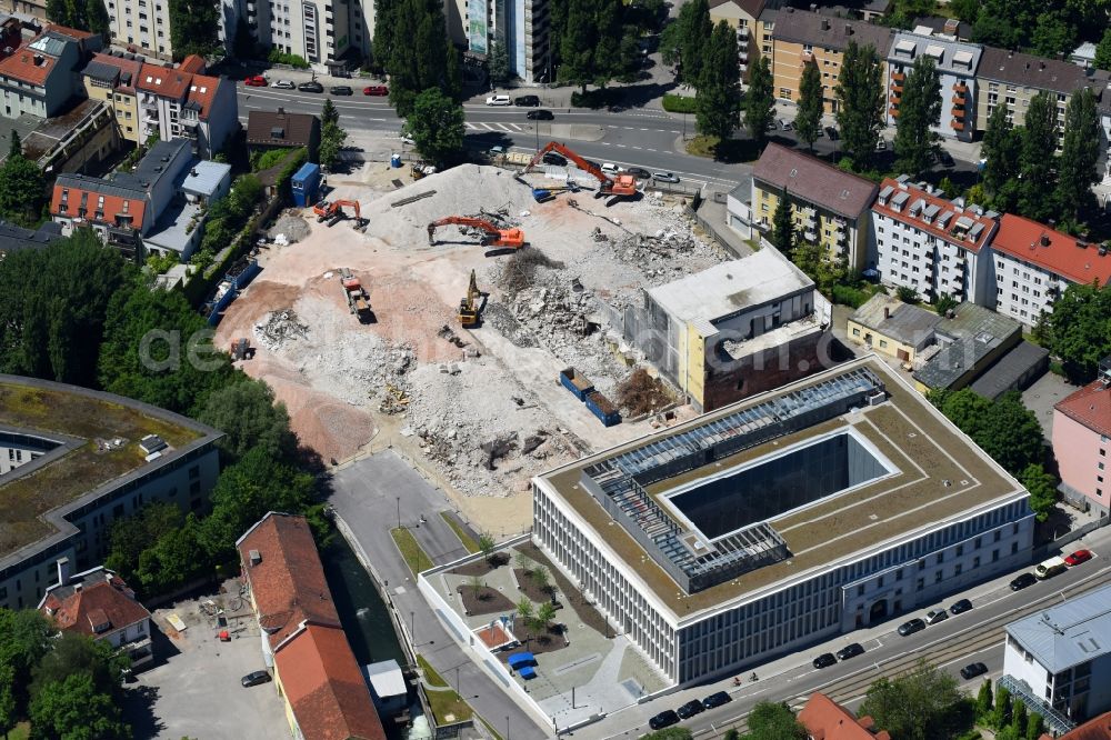 München from above - Construction site to build a new multi-family residential complex of Bayerischen Hausbau GmbH & Co. KG on the former Gelaende of Paulaner Brauerei on Falkenstrasse in the district Au-Haidhausen in Munich in the state Bavaria, Germany