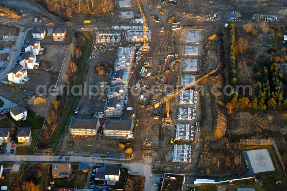 Bernau from the bird's eye view: Construction site to build a new multi-family residential complex Friedenstaler Gaerten on Spreeallee - Havelstrasse in the district Friedenstal in Bernau in the state Brandenburg, Germany