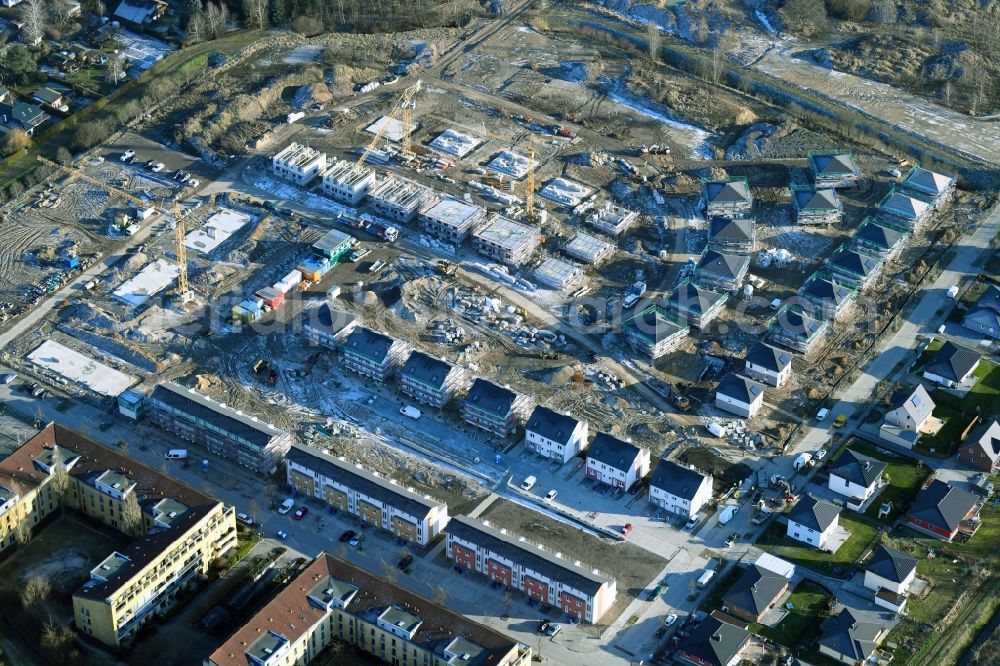 Bernau from the bird's eye view: Construction site to build a new multi-family residential complex Friedenstaler Gaerten on Spreeallee - Havelstrasse in the district Friedenstal in Bernau in the state Brandenburg, Germany