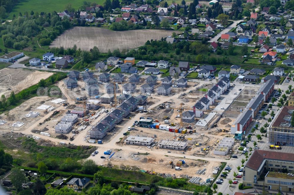 Bernau from the bird's eye view: Construction site to build a new multi-family residential complex Friedenstaler Gaerten on Spreeallee - Havelstrasse in the district Friedenstal in Bernau in the state Brandenburg, Germany