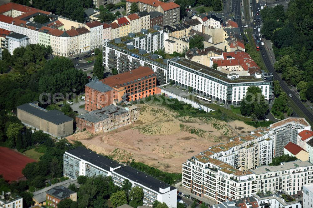 Aerial photograph Berlin - Construction site to build a new multi-family residential complex Friedrichshain-Hoefe on Friedenstrasse, Pufendorfstrasse and Matthiasstrasse in the district Friedrichshain in Berlin, Germany