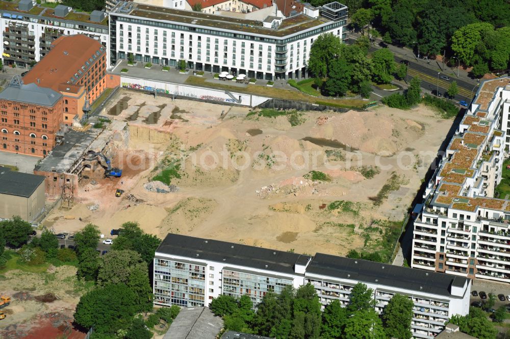 Berlin from above - Construction site to build a new multi-family residential complex Friedrichshain-Hoefe on Friedenstrasse, Pufendorfstrasse and Matthiasstrasse in the district Friedrichshain in Berlin, Germany