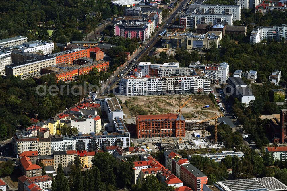 Aerial photograph Berlin - Construction site to build a new multi-family residential complex Friedrichshain-Hoefe on Friedenstrasse, Pufendorfstrasse and Matthiasstrasse in the district Friedrichshain in Berlin, Germany