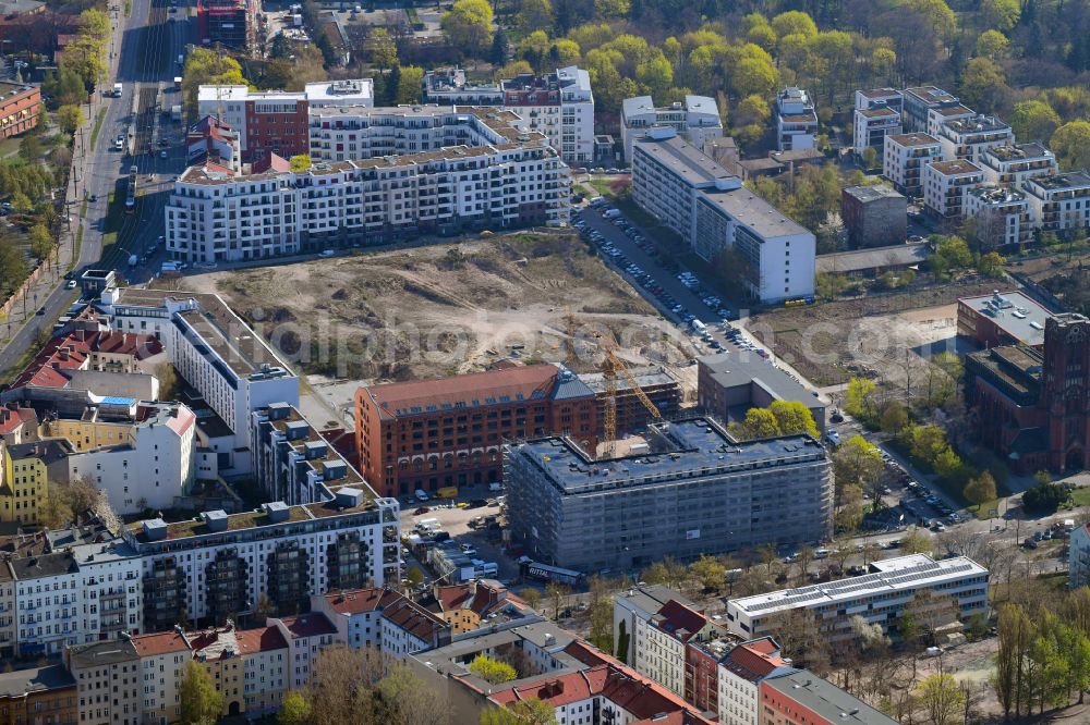 Berlin from above - Construction site to build a new multi-family residential complex Friedrichshain-Hoefe on Friedenstrasse, Pufendorfstrasse and Matthiasstrasse in the district Friedrichshain in Berlin, Germany