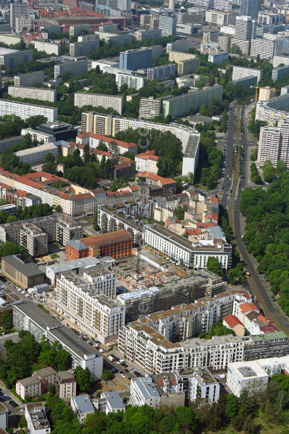 Aerial photograph Berlin - Construction site to build a new multi-family residential complex Friedrichshain-Hoefe on Friedenstrasse, Pufendorfstrasse and Matthiasstrasse in the district Friedrichshain in Berlin, Germany