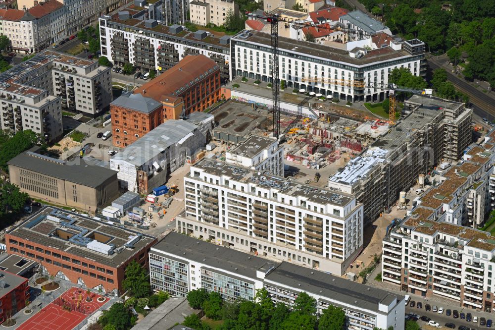 Aerial image Berlin - Construction site to build a new multi-family residential complex Friedrichshain-Hoefe on Friedenstrasse, Pufendorfstrasse and Matthiasstrasse in the district Friedrichshain in Berlin, Germany