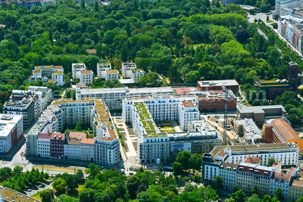 Aerial photograph Berlin - Construction site to build a new multi-family residential complex Friedrichshain-Hoefe on Friedenstrasse - Pufendorfstrasse - Matthiasstrasse in the district Friedrichshain in Berlin, Germany